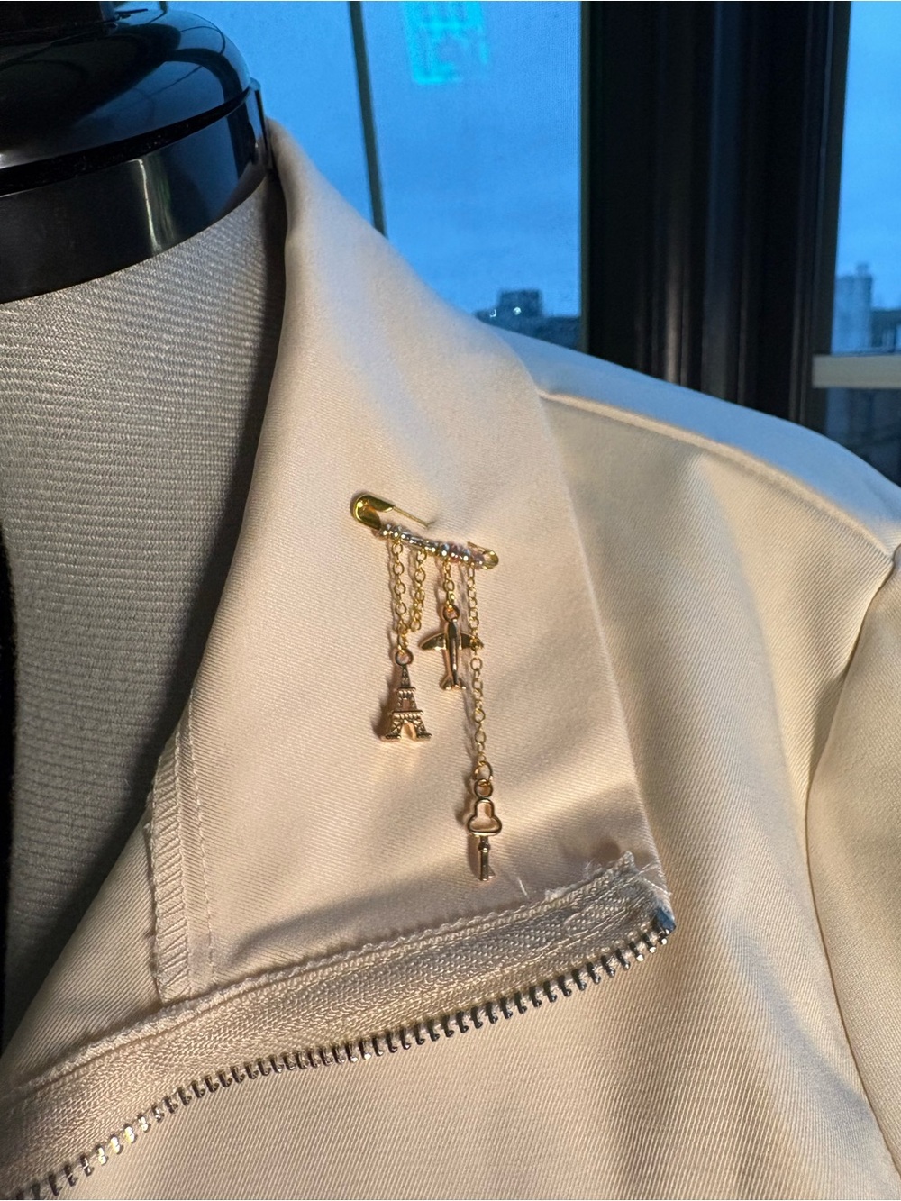 Women’s Lightweight Zip-Front Jacket in Cream with gold charm - Picture 8 of 8